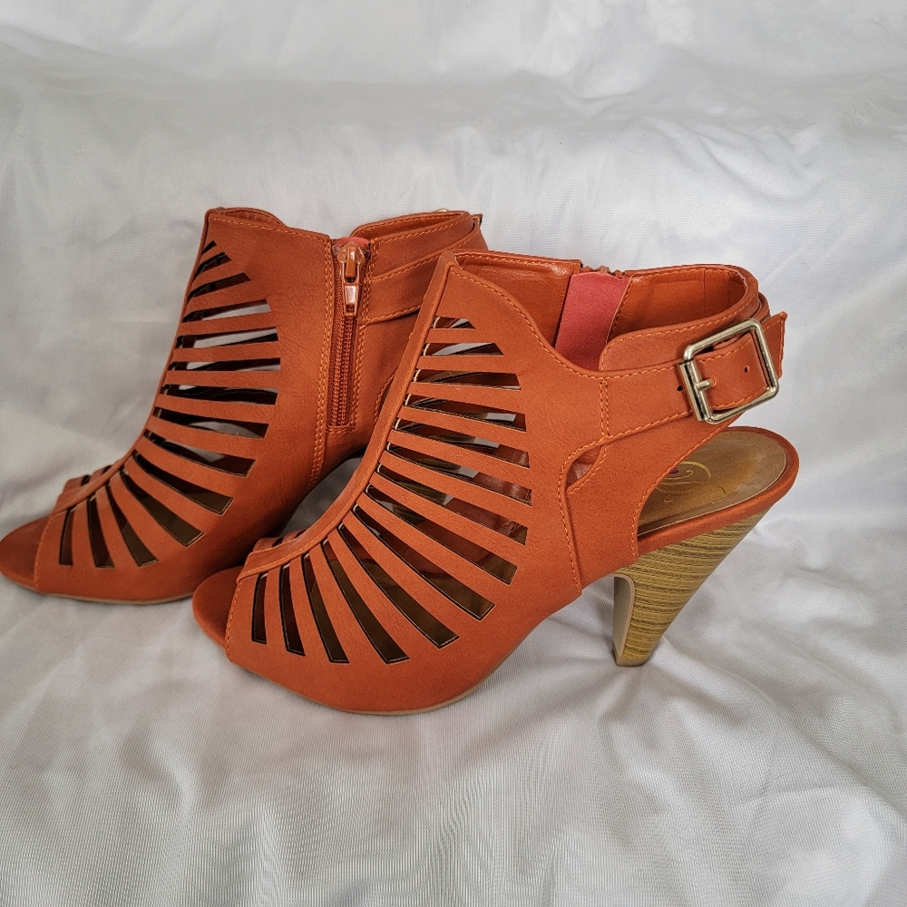 Peep Toe Strappy Heel Sandal sz 9